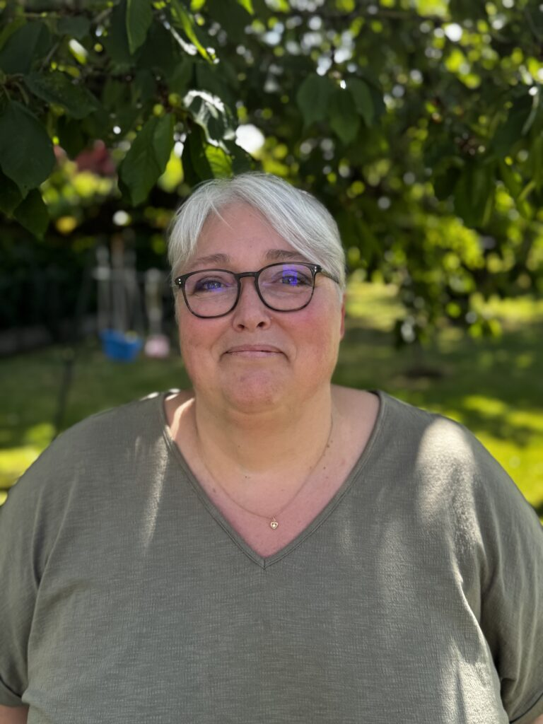 Portrait professionnel d'Aurore Deneu, sophrologue et praticienne Reïki au Mans